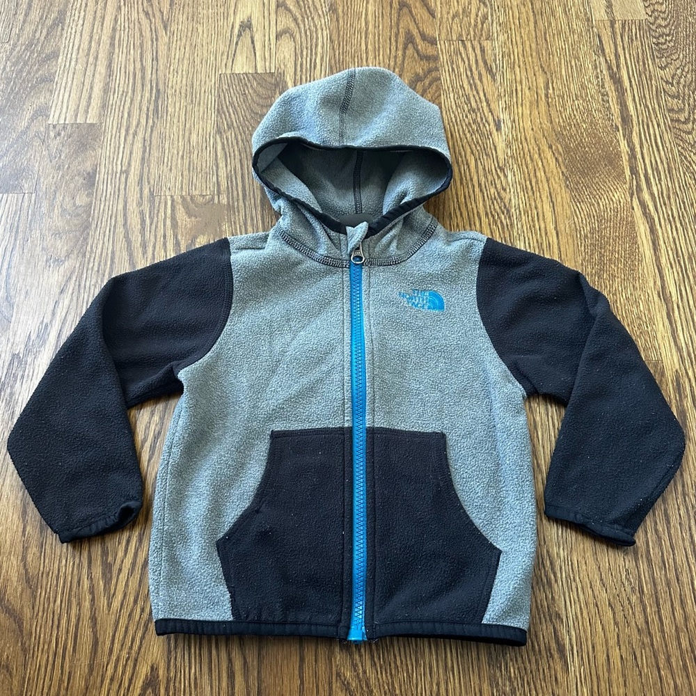 The North Face Kids Gray and Black Fleece Hoodie, size 18-24M